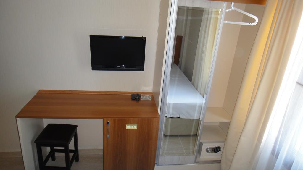 Golden Stone Butik Otel Çeşme Habitación foto